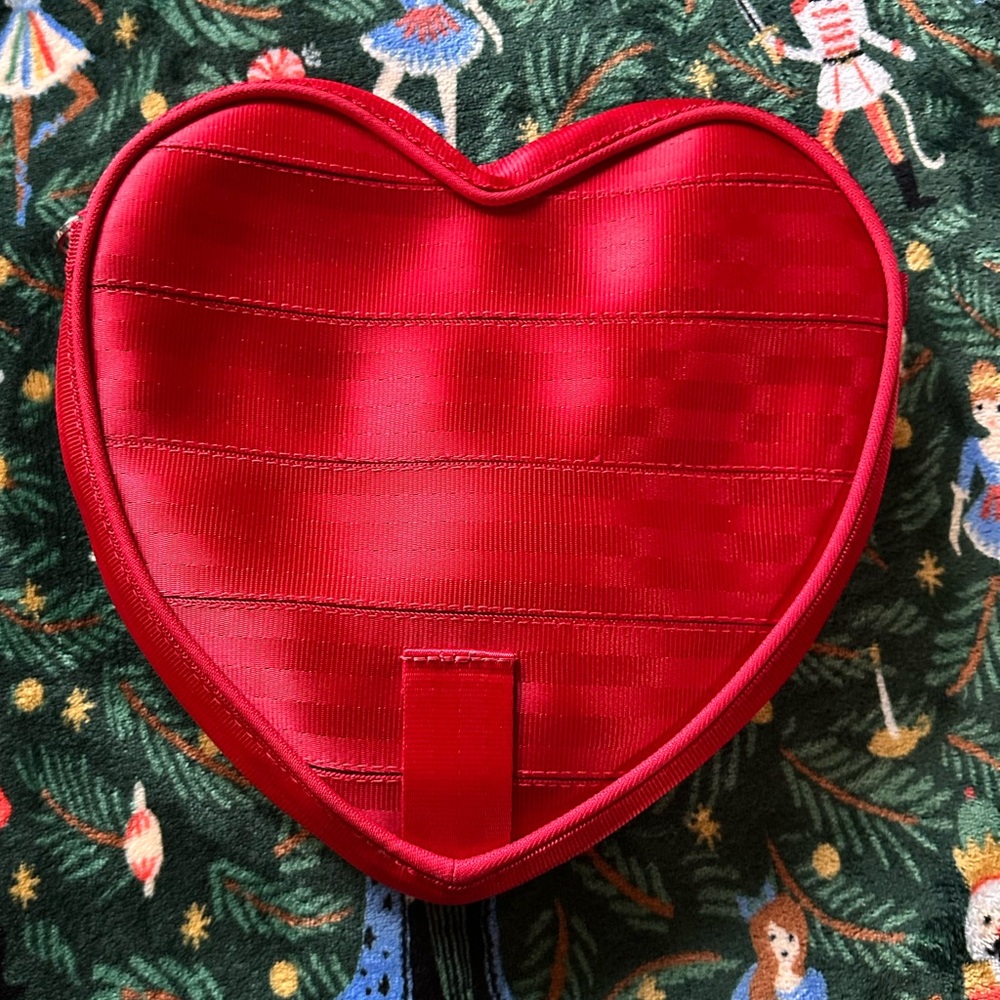 Harvey’s Be Mine Sweetheart Convertible Seatbelt Collectors Bag - Picture 2 of 11